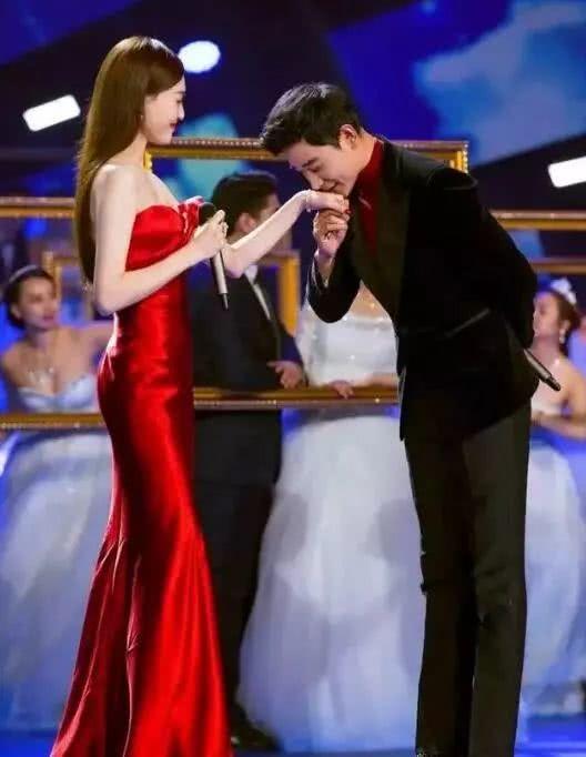 一线吃瓜娱乐圈喻闻的cp是谁,揭秘明星恋情背后的秘密